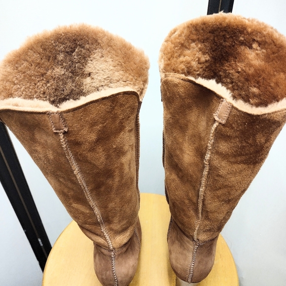 - UGG SZ 8 APRELLE 3195 12" SUEDE SHEARLING WEDGE BOOTS EUC $250 - Picture 11 of 15